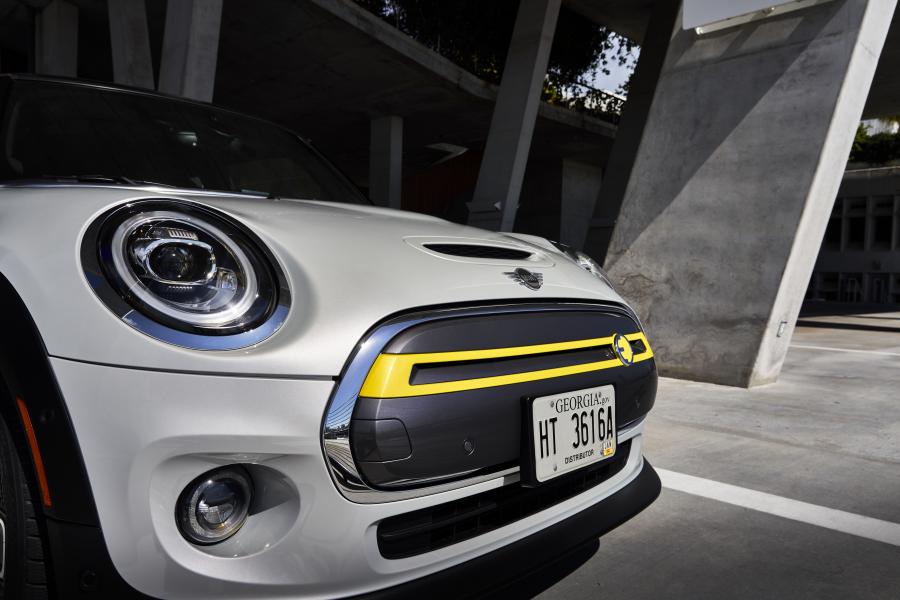 Детали экстерьера Mini Cooper SE (F56) 2020 года  (NA) (фото 333 из 342)